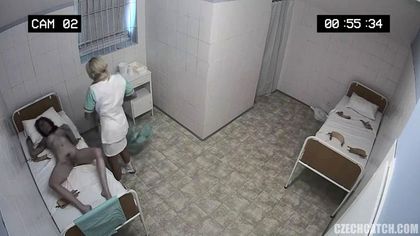 Медсестра анально фистинг пациентку в госпитале и заставляет кончить №2