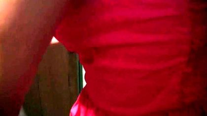 Горничная в красном платье в подсобке полирует член постояльца отеля ротиком и писей №4